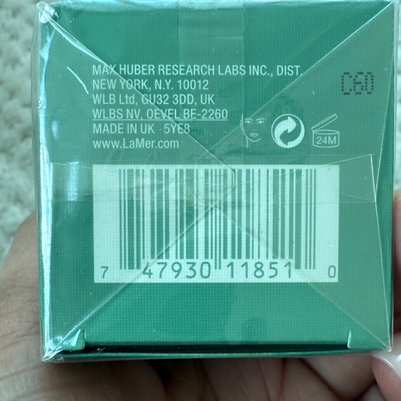 La Mer Regenerating Serum-collagen in a bottle! - Picture 3 of 3